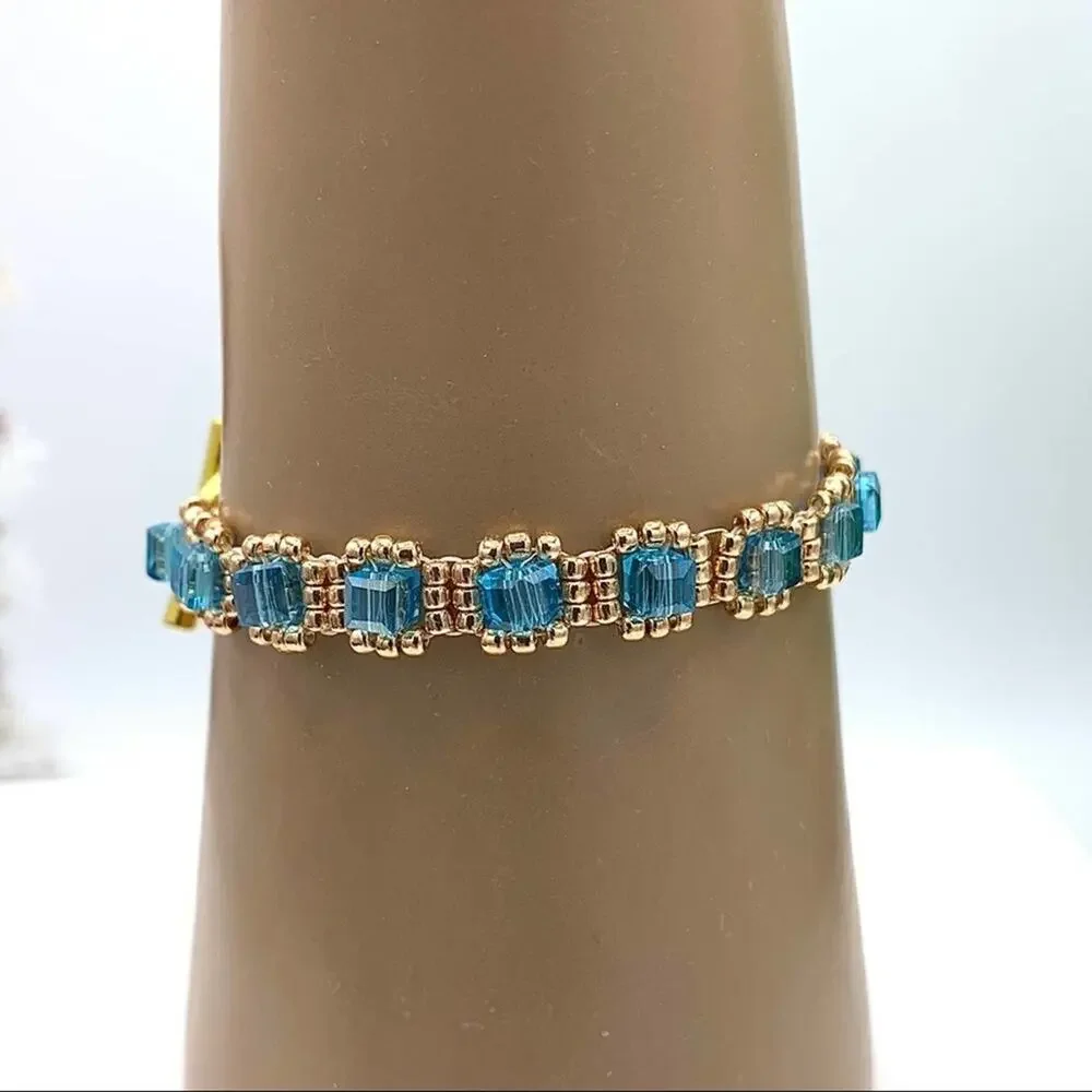 Blue‎ crystal cube bracelet rose gold seed beads. - Picture 2 of 3
